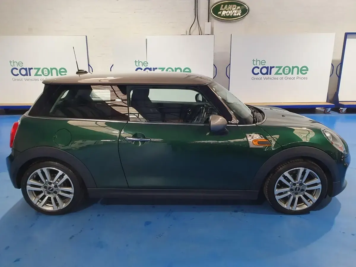 Begagnad Mini Cooper Hatch 2017 Grön Halvkombi