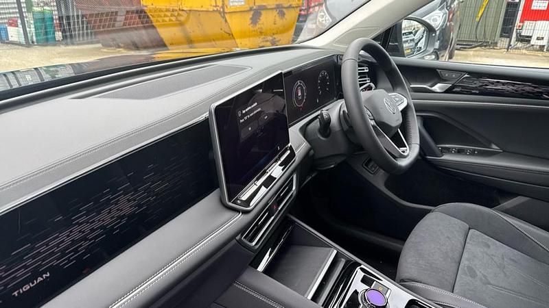 New VW Tiguan Elegance 204 HP (150 kW) 2026 Grenadilla black metallic SUV