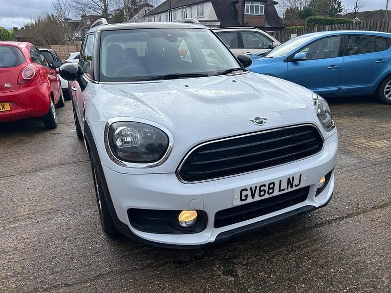 Used Mini Cooper Classic 2018 White Hatchback