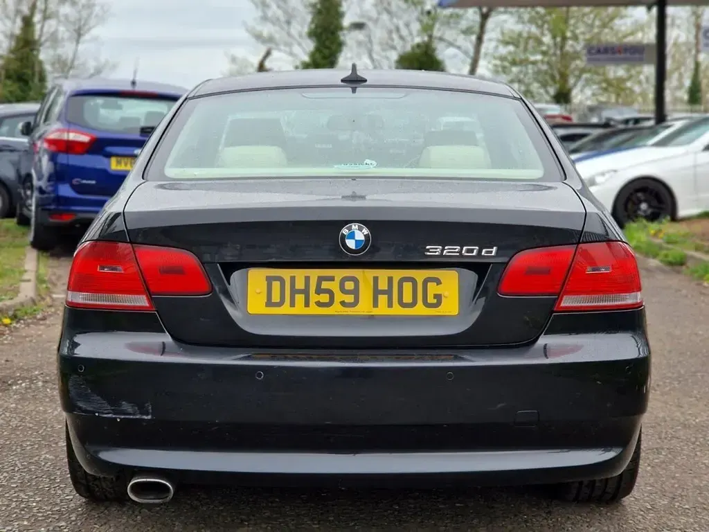 Used BMW 320 175 HP (128 kW) 2010 Black Coupe