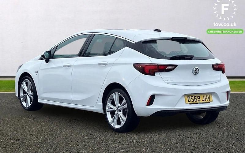 Used Vauxhall Astra Active 150 HP (110 kW) 2019 White Hatchback