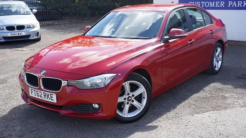 Used BMW 318 Basis 143 HP (105 kW) 2012 Red Sedan