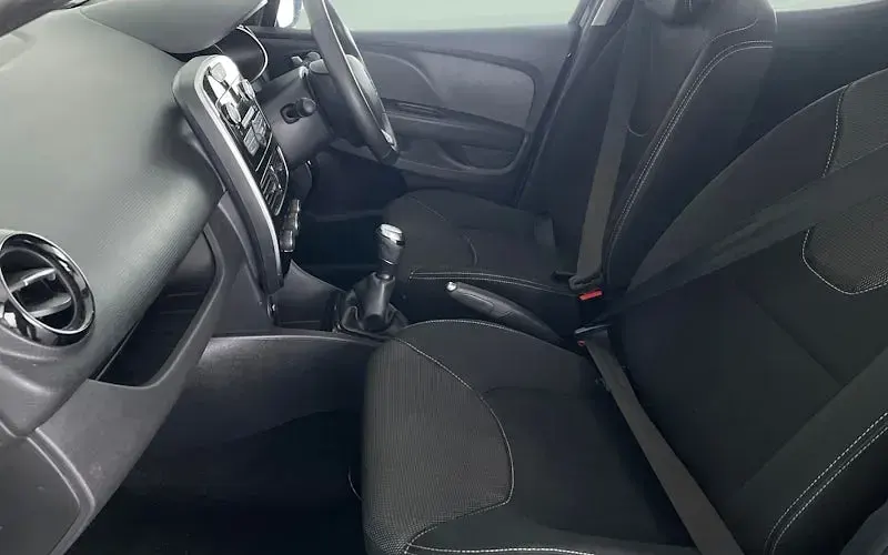 Usado Renault Clio IV Play 90 HP (66 kW) 2019 Preto Citadino