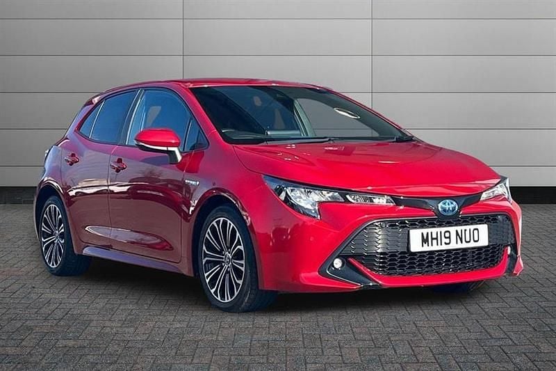 Used Toyota Corolla Design 122 HP (89 kW) 2019 Scarlet flare Hatchback