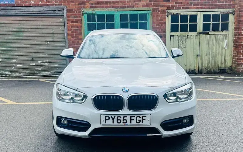 Used BMW 118 Sport Line 136 HP (100 kW) 2015 White Hatchback
