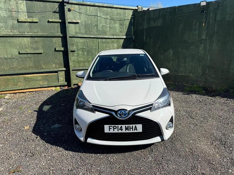 Used Toyota Yaris Hybrid 2014 White Hatchback