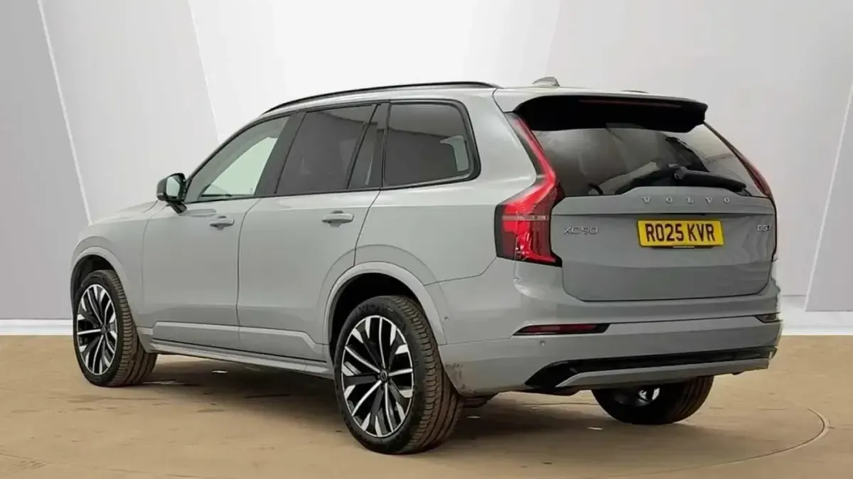 Usado Volvo XC90 Ultra 247 HP (181 kW) 2025 Cinzento SUV