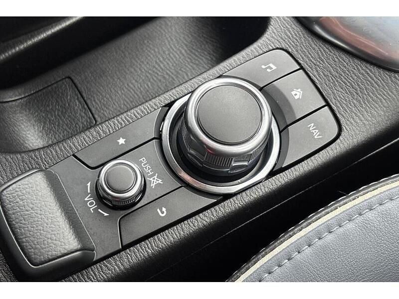 Used Mazda 2 Inclusive 90 HP (66 kW) 2023 Red Hatchback