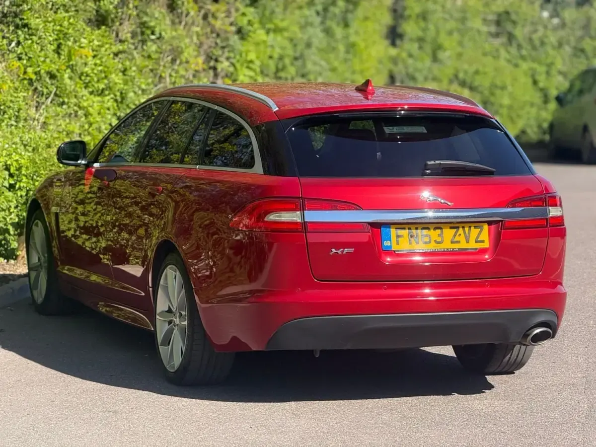 Second-hand Jaguar XF 197 CP (144 kW) 2013 Roșu Break