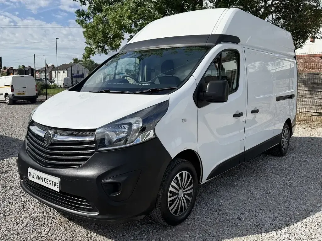 Used Vauxhall Vivaro 125 HP (91 kW) 2019 White MPV