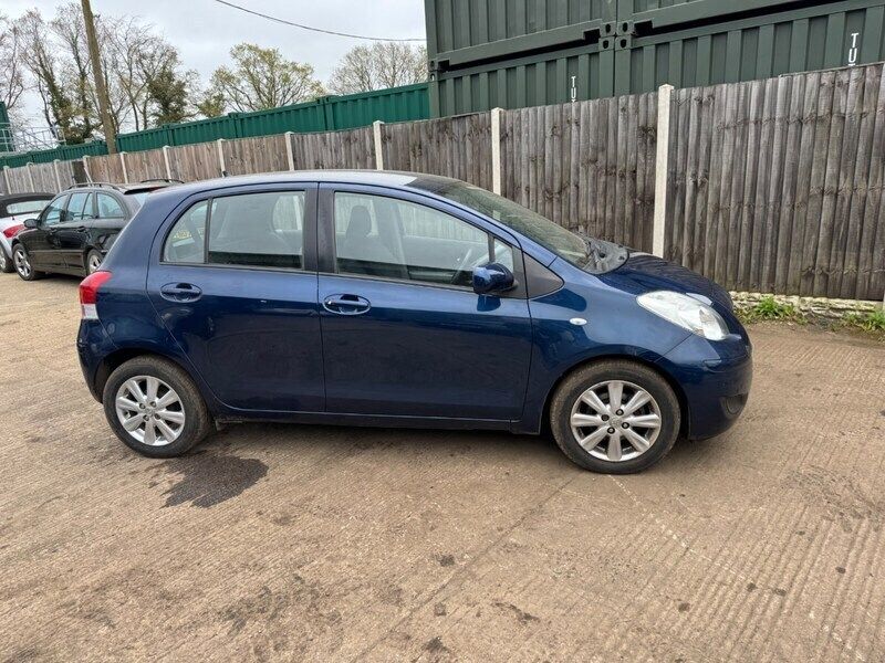 Used Toyota Yaris 2009 Blue Hatchback