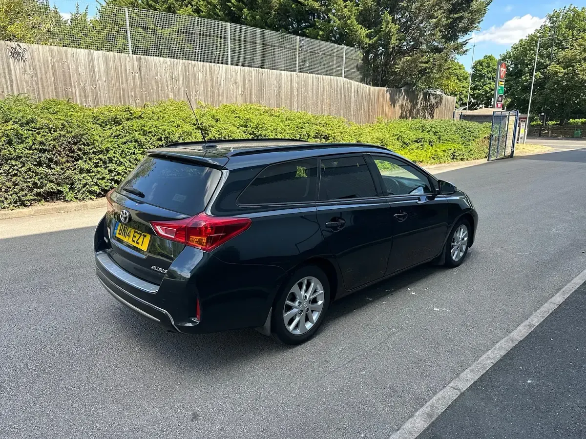 Used Toyota Auris Sport 90 HP (66 kW) 2014 Grey Estate