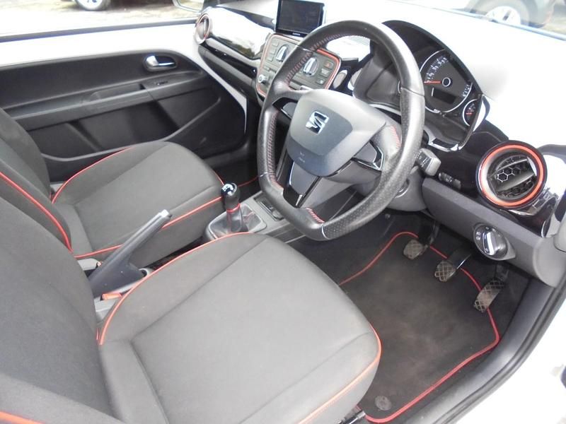 Used Seat Mii FR-Line 75 HP (55 kW) 2016 White Hatchback