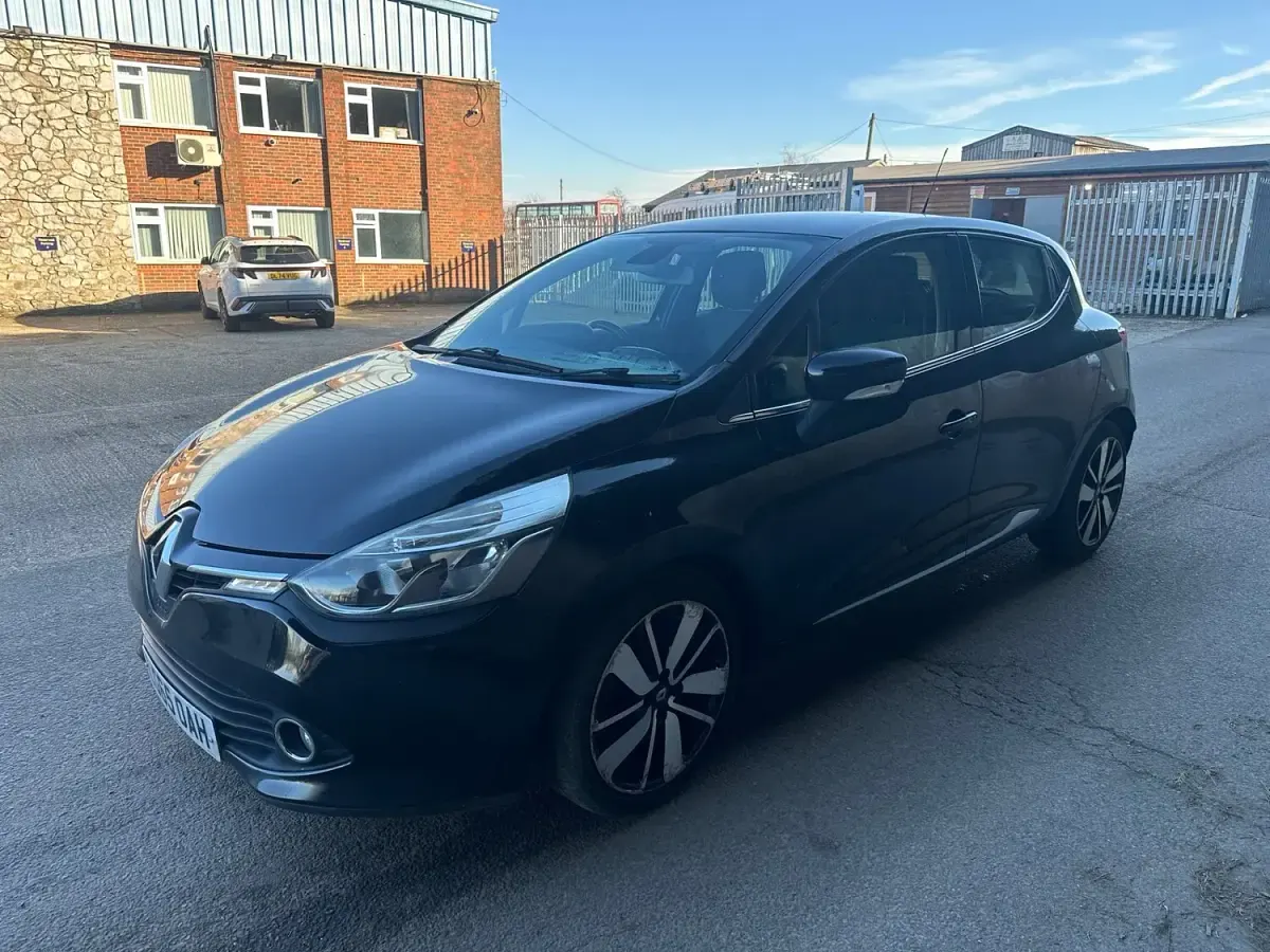 Used Renault Clio Dynamique 90 HP (66 kW) 2015 Black Hatchback