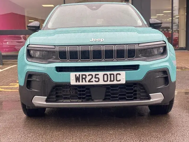 Usado Jeep Avenger Altitude 100 HP (73 kW) 2025 Azul SUV