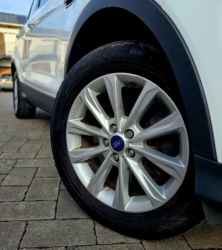 Used Ford Kuga Titanium 180 HP (132 kW) 2016 White SUV