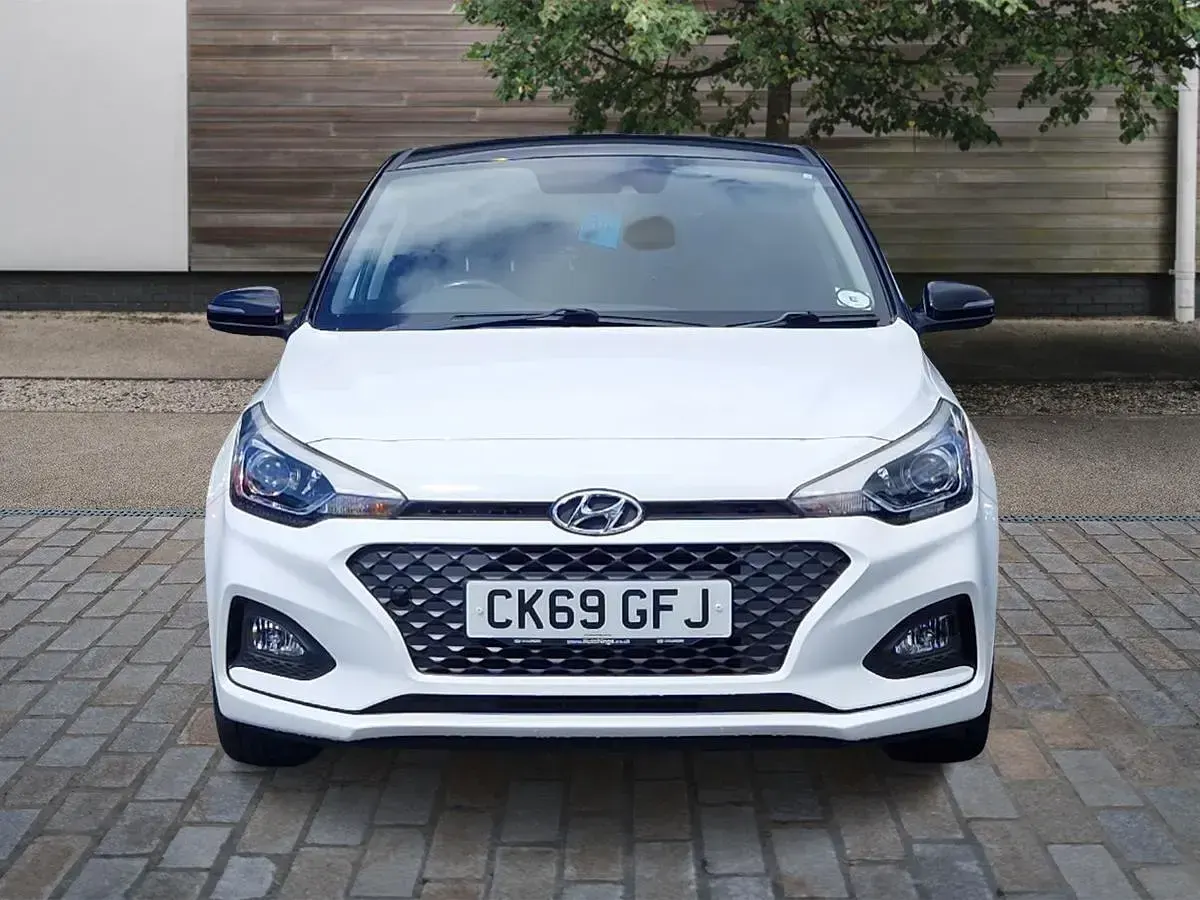 Used Hyundai i20 84 HP (61 kW) 2019 White Hatchback