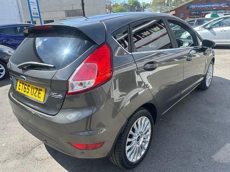 Used Ford Fiesta Zetec 100 HP (73 kW) 2016 Grey Hatchback