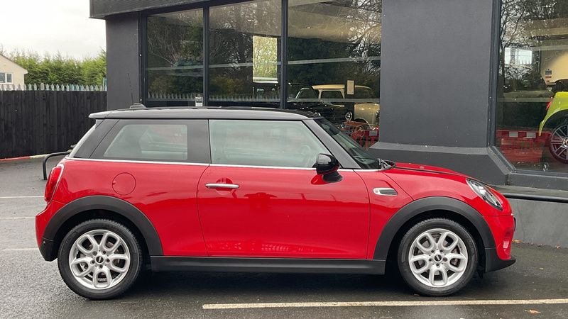 Used Mini Cooper Hatch 134 HP (98 kW) 2018 Red Hatchback
