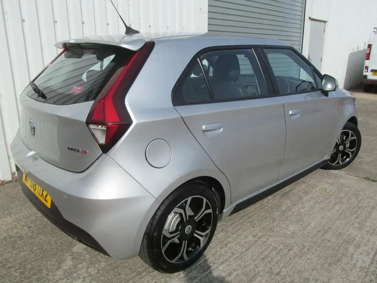Used MG MG3 Exclusive 106 HP (77 kW) 2018 Silver Hatchback