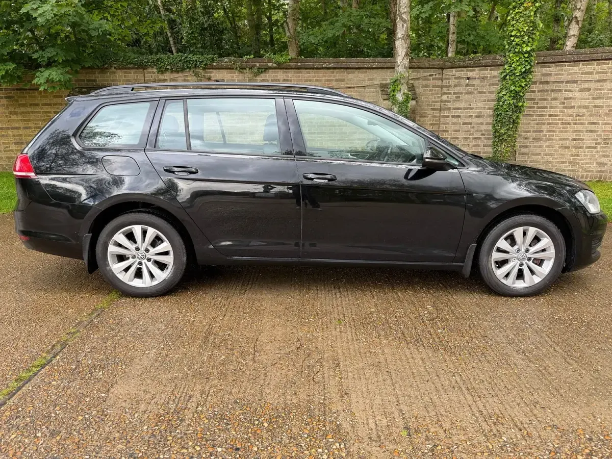 Used VW Golf VII SE 105 HP (77 kW) 2014 Black Estate