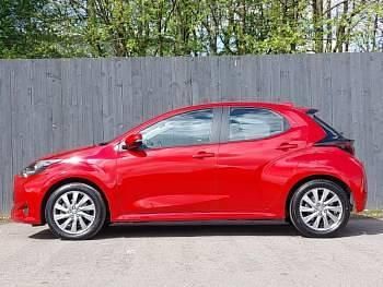 Second-hand Toyota Yaris Hybrid 116 CP (85 kW) 2023 Roșu Hatchback