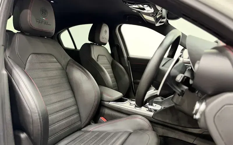Used Alfa Romeo Giulia 280 HP (205 kW) 2024 White and black Sedan