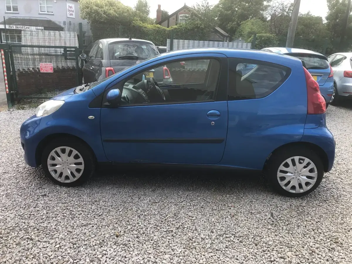 Used Peugeot 107 68 HP (50 kW) 2010 Blue Hatchback