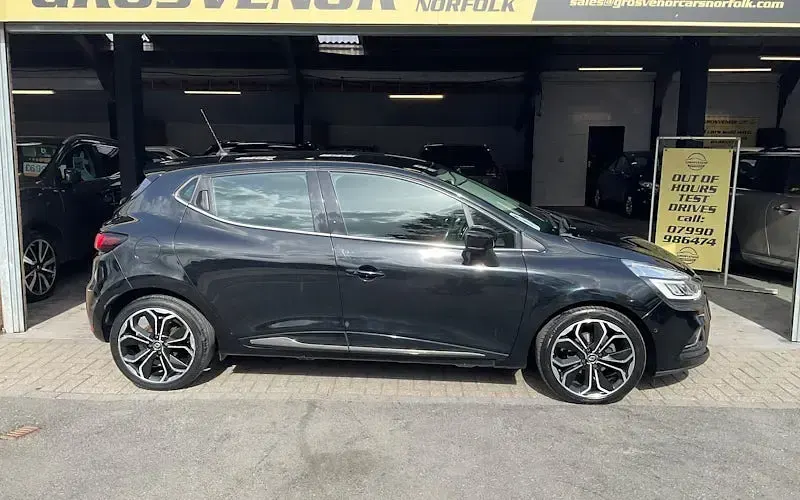 Used Renault Clio Signature 90 HP (66 kW) 2017 Hatchback