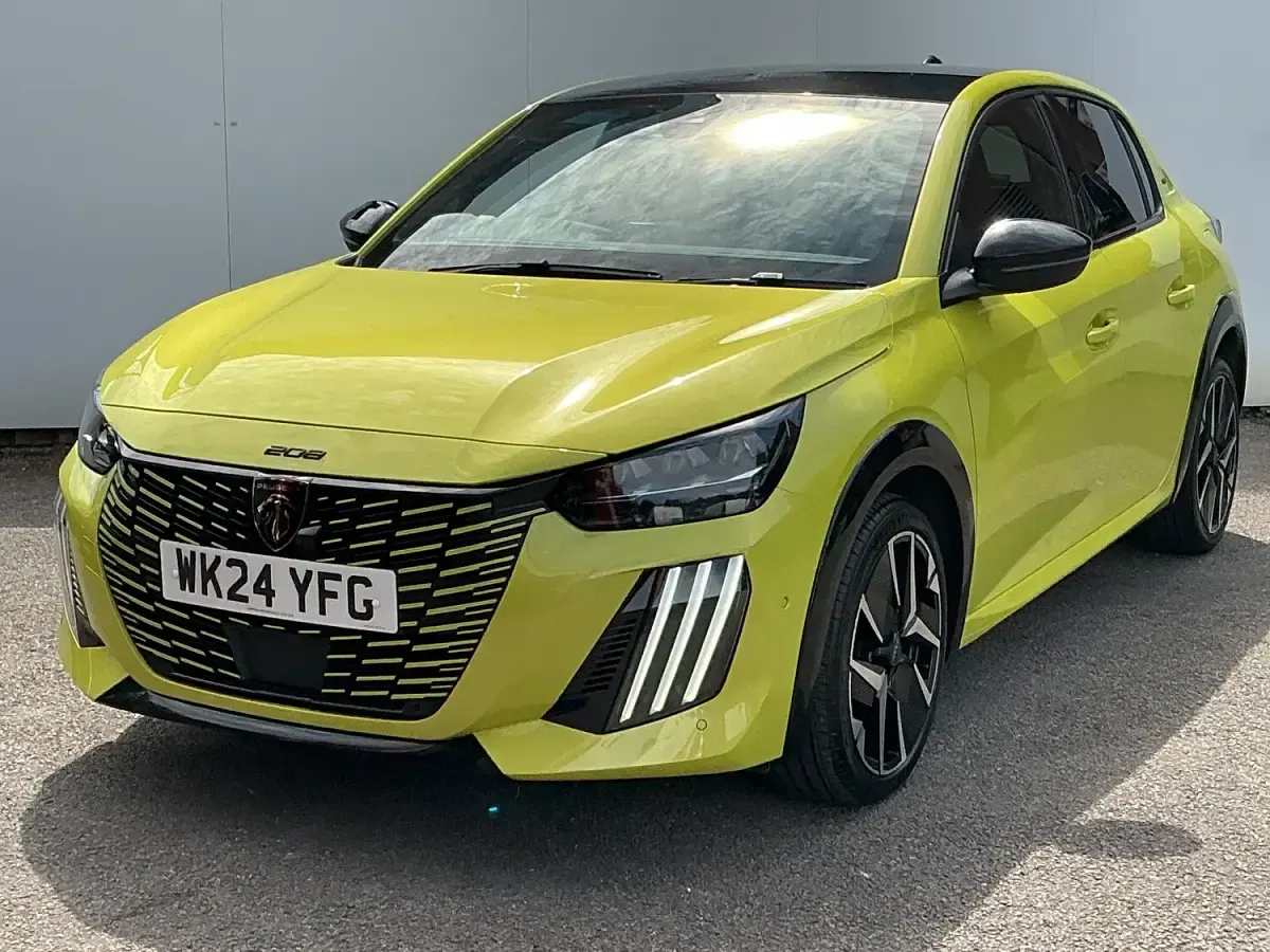 Used Peugeot 208 GT 100 HP (73 kW) 2024 Yellow Hatchback