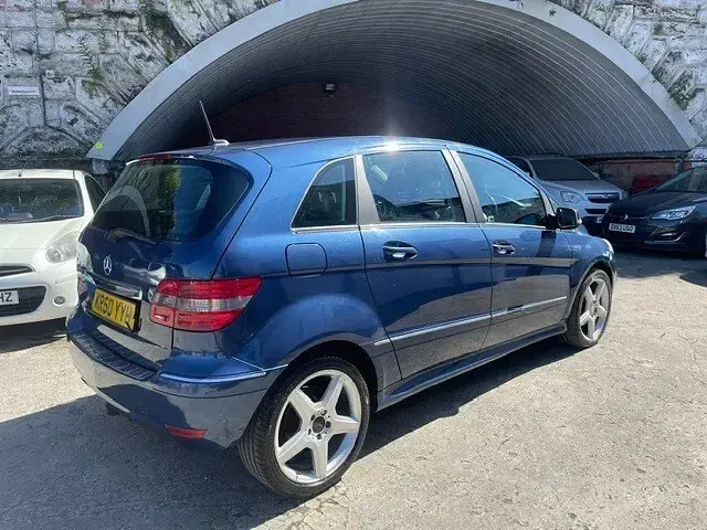 Used Mercedes B180 2011 Blue Hatchback