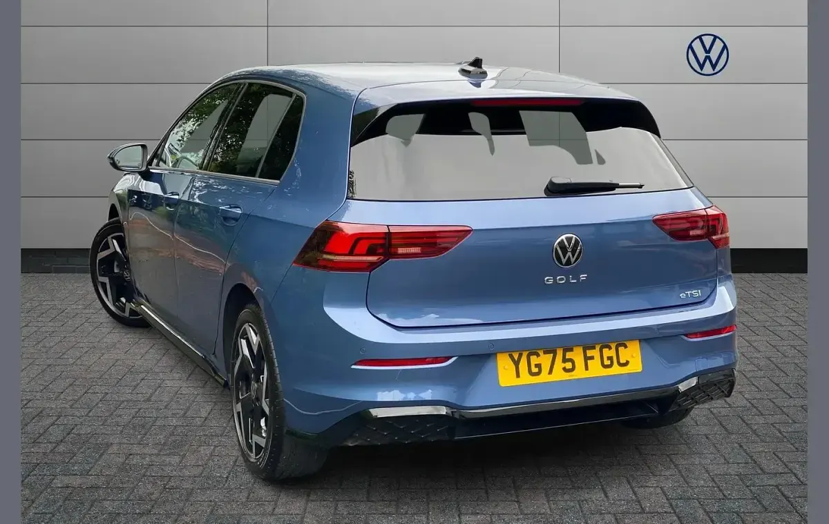 Used VW Golf VIII R-line 147 HP (108 kW) 2025 Blue Hatchback