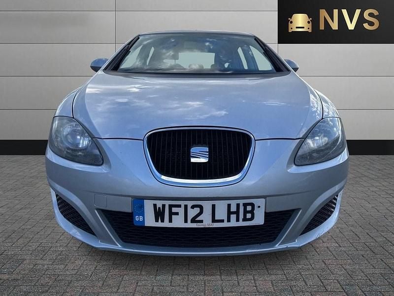 Used Seat Leon Ecomotive 105 HP (77 kW) 2012 Silver Hatchback