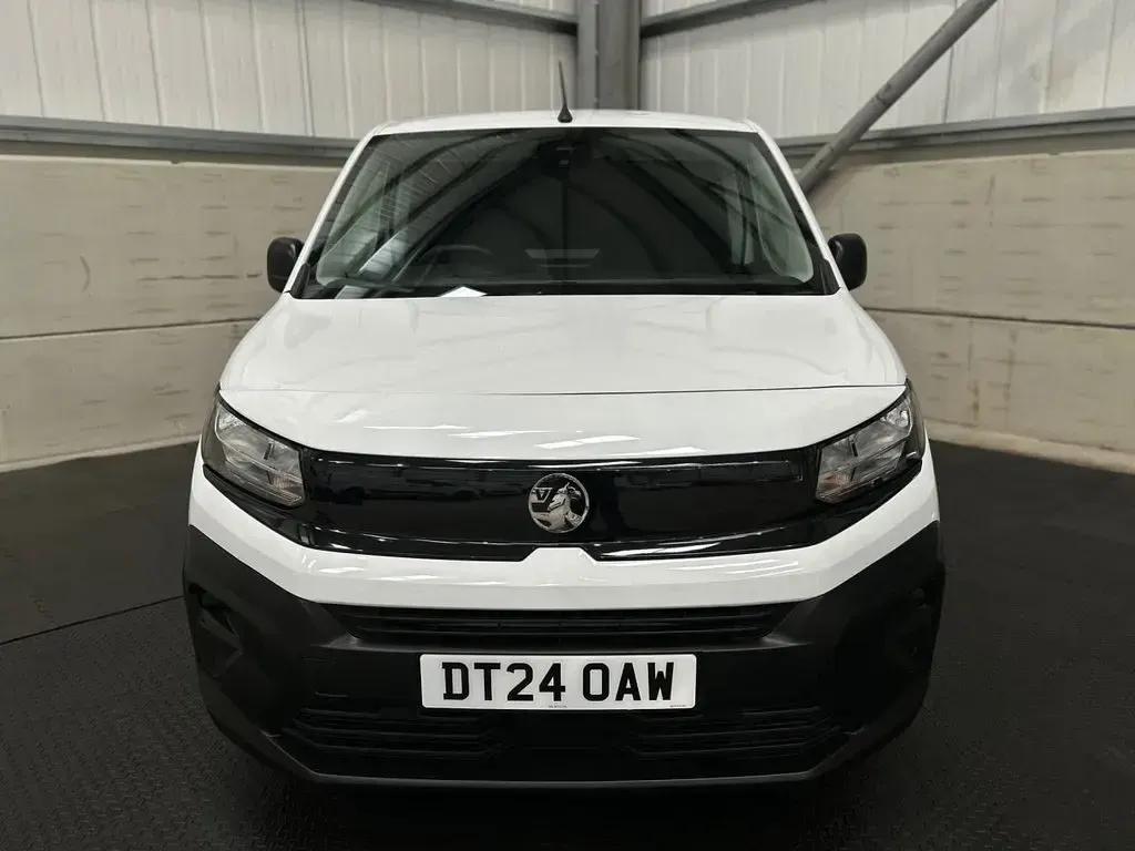 Used Vauxhall Combo 100 HP (73 kW) 2024 White MPV