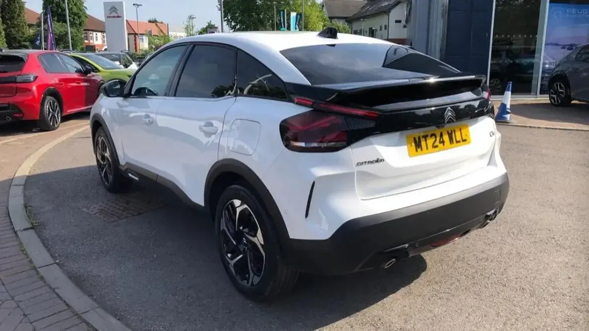 Used Citroën C4 PureTech 127 HP (93 kW) 2024 White SUV