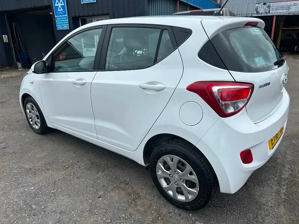 Used Hyundai i10 SE 2016 White Hatchback