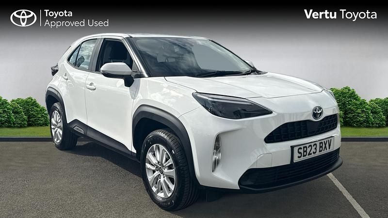 Used 2023 Toyota Yaris Hybrid Estate | £19,356 (Super price) - Image 1/4