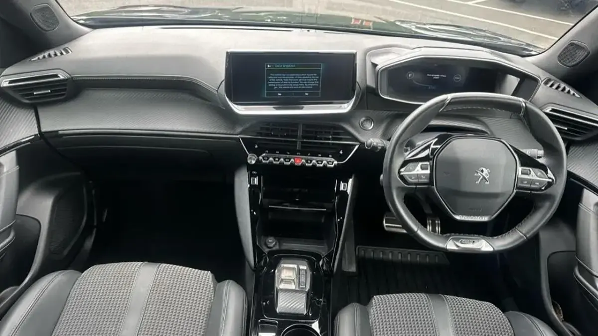 Używany Peugeot e-2008 GT 98 kW (134 KM) 2023 Niebieski SUV