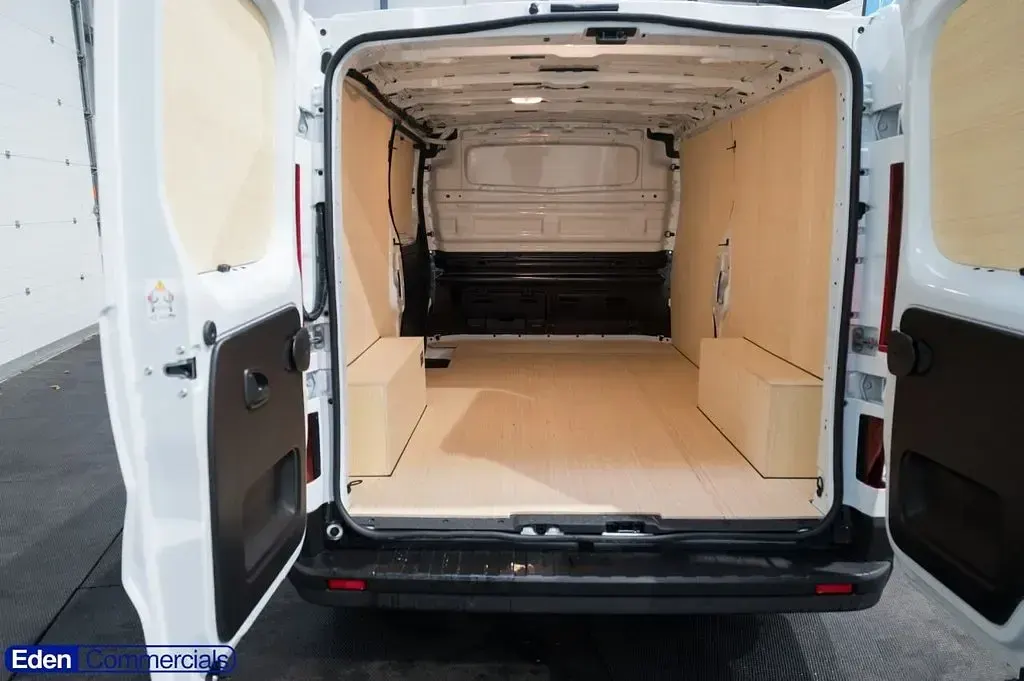 New Renault Trafic 2025 White MPV