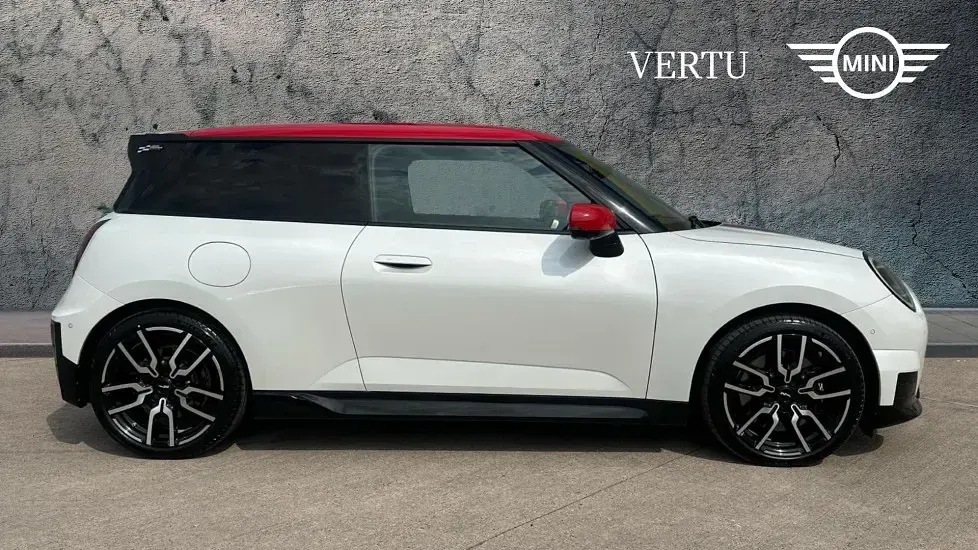 Used Mini Cooper SE Hatch 158 kW (215 HP) 2024 White Hatchback