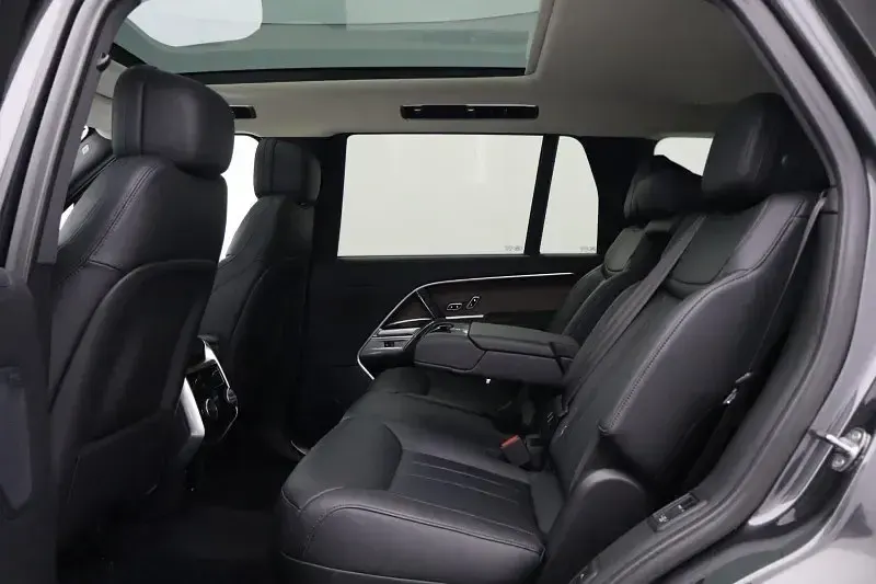 Used Land Rover Range Rover HSE 349 HP (256 kW) 2025 Grey SUV