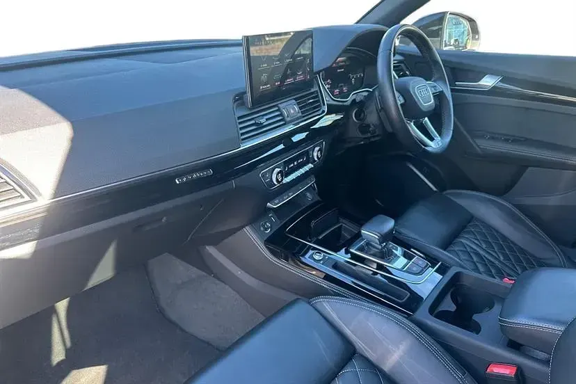 Usado Audi Q5 Comfort 204 HP (150 kW) 2023 Prateado SUV