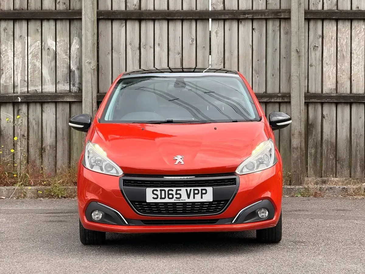 Used Peugeot 208 Allure 82 HP (60 kW) 2015 Orange Hatchback