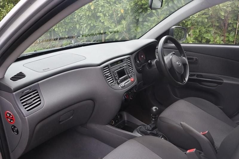 Used Kia Rio 2011 Silver Hatchback