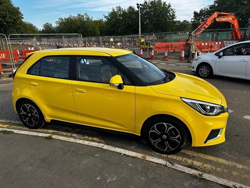 Used MG MG3 Exclusive 106 HP (77 kW) 2018 Yellow Hatchback