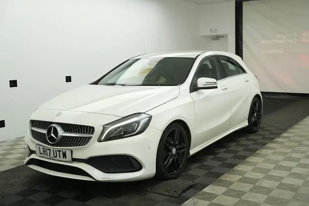 Used Mercedes A160 AMG Line Premium 102 HP (75 kW) 2017 White Hatchback