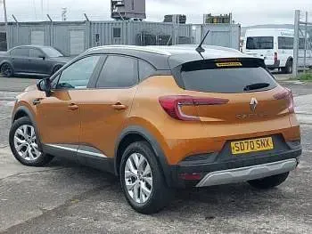 Second-hand Renault Captur Iconic 100 CP (73 kW) 2020 Portocaliu SUV