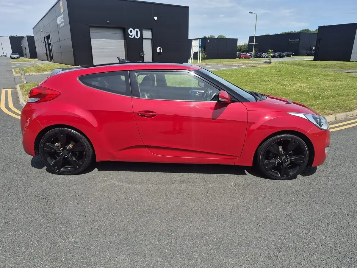 Used Hyundai Veloster Sport 140 HP (102 kW) 2012 Red Hatchback