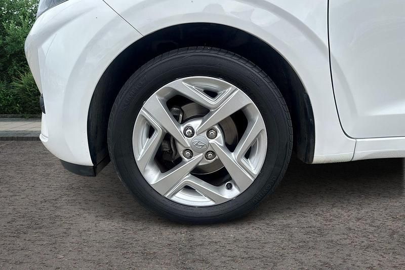Używany Hyundai i10 SE 67 KM (49 kW) 2021 Biały Hatchback