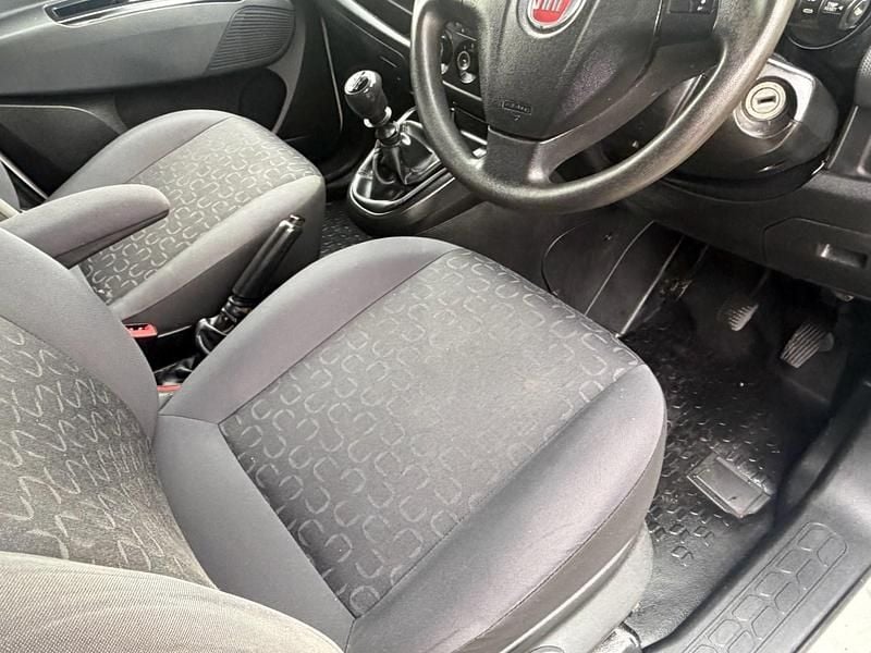 Begagnad Fiat Doblò 2021 Vit Minibuss